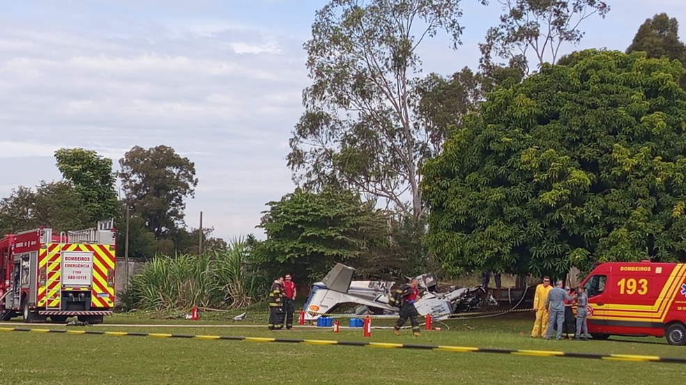 Corpo de Bombeiros confirmou duas mortes e uma vítima levada ao Hospital das Clínicas, de Marília (SP) — Foto: Andressa Vitorino/TV TEM