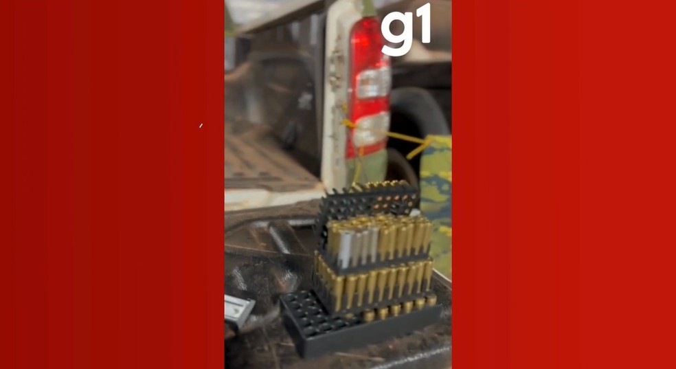 As armas e munições foram apreendidas e encaminhadas ao Centro Integrado de Segurança e Cidadania — Foto: Reprodução Gefron