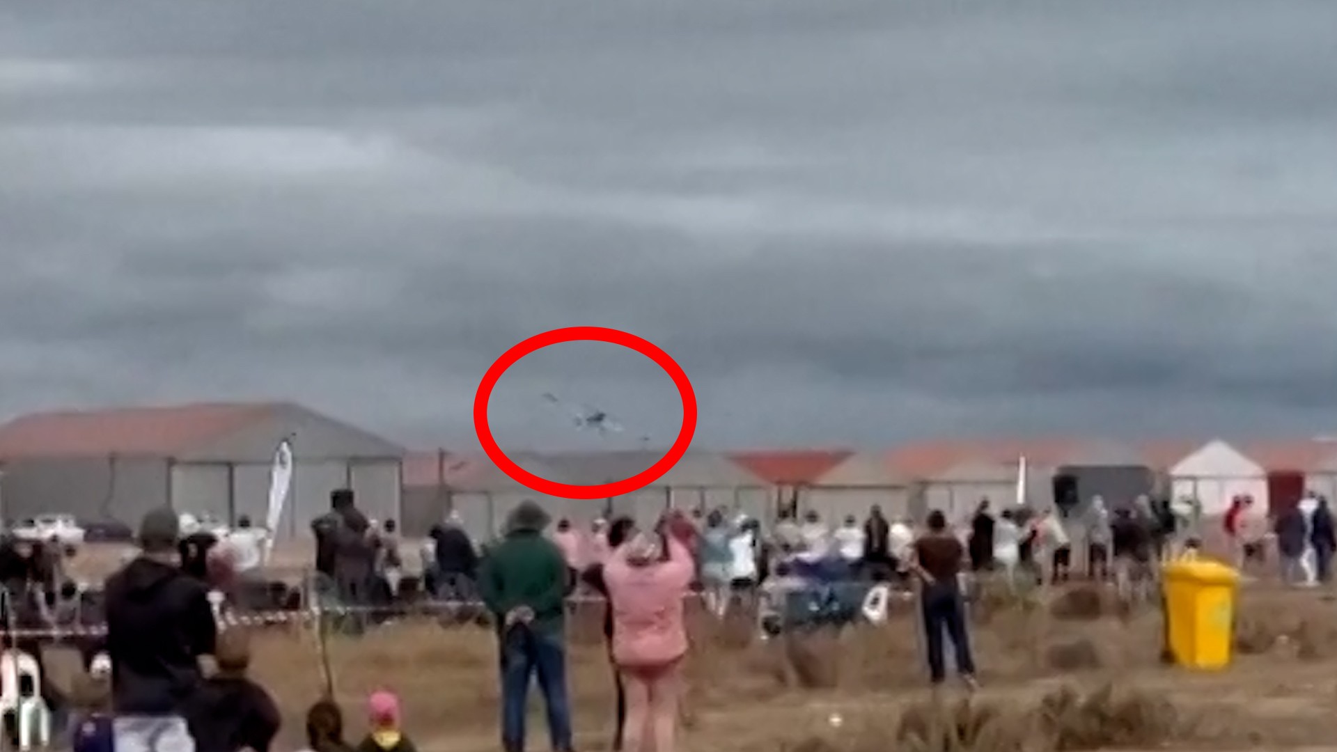 Acidente de avião durante show aéreo na África do Sul mata piloto; VÍDEO mostra momento da queda