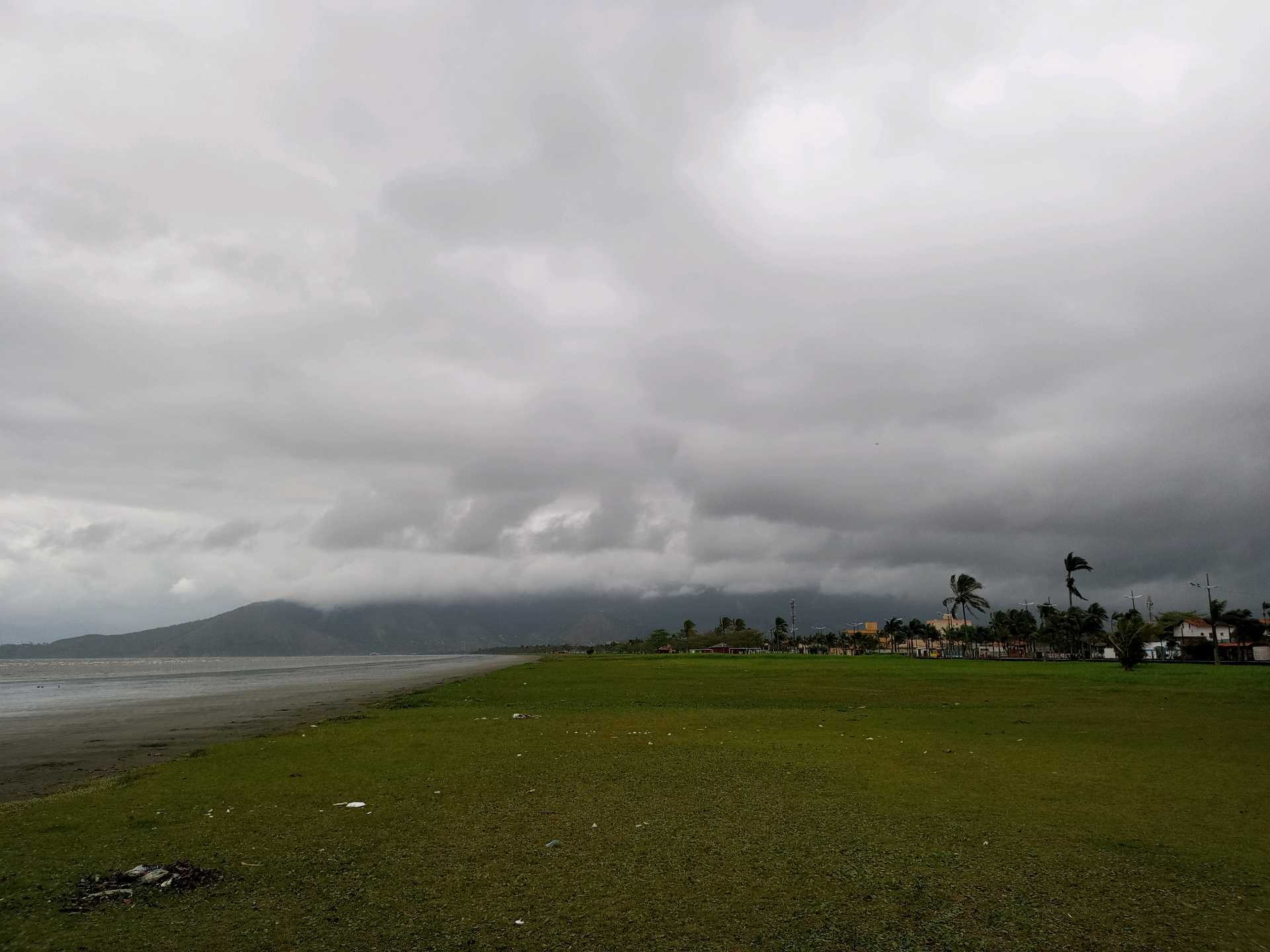 Inmet alerta para risco de tempestades com granizo e ventos de até 100 km/h no Vale e região
