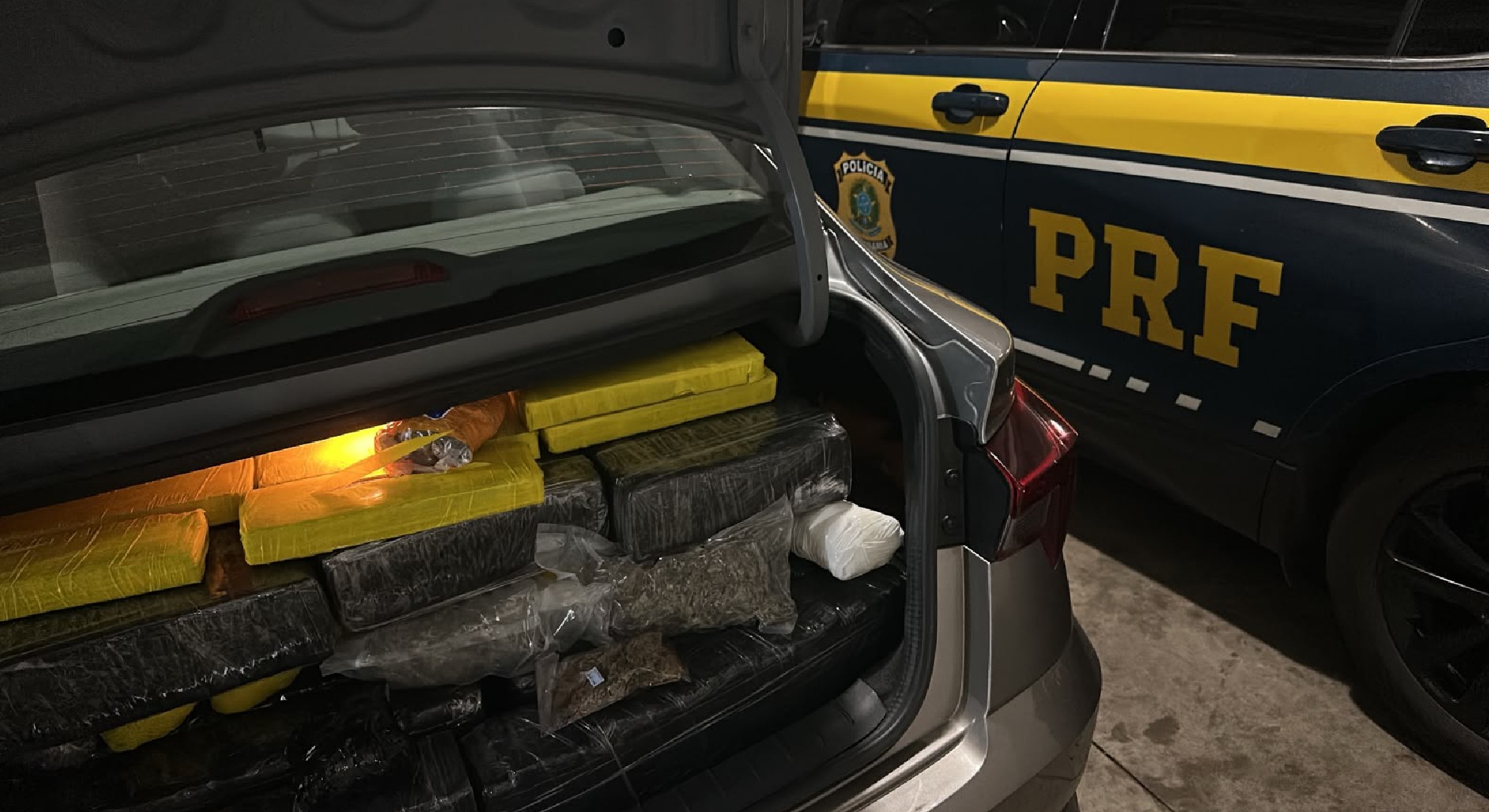 Motorista é preso pela PRF após tentar fugir com mais de 300 kg de maconha e skunk na BR-153 em Marília