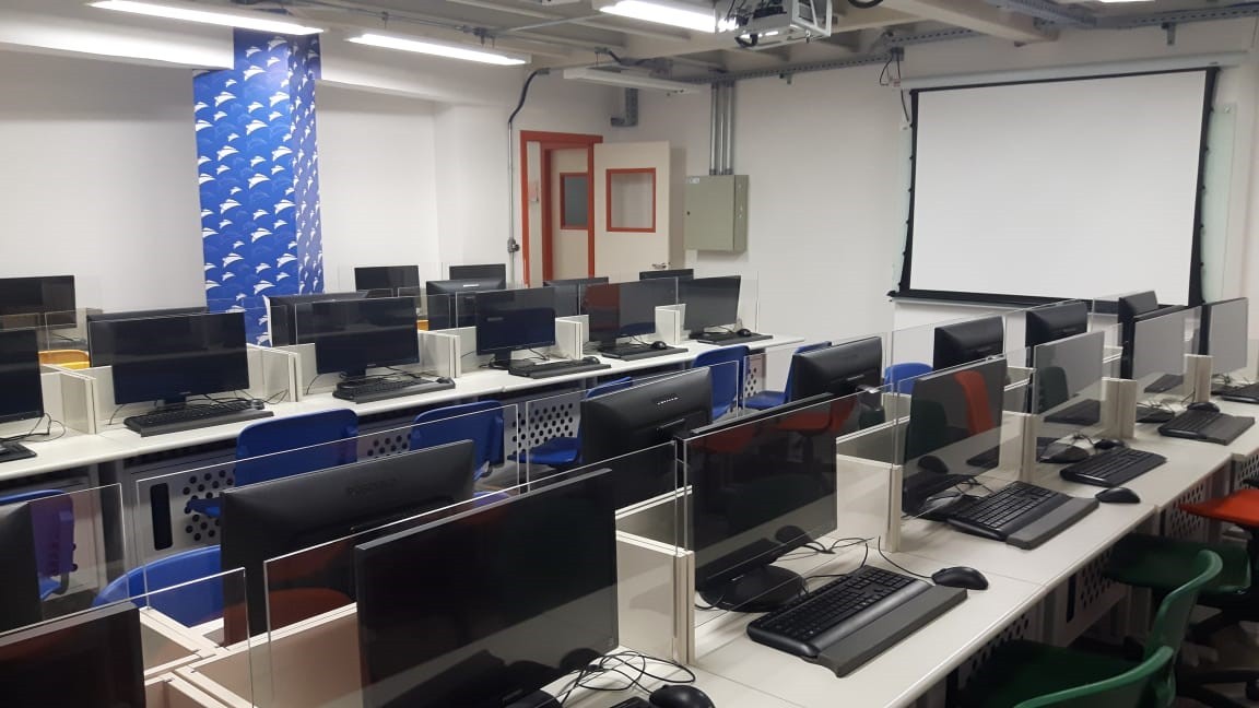 Serasa oferece bolsas de estudo gratuitas para jovens de baixa renda de SP se qualificarem em tecnologia