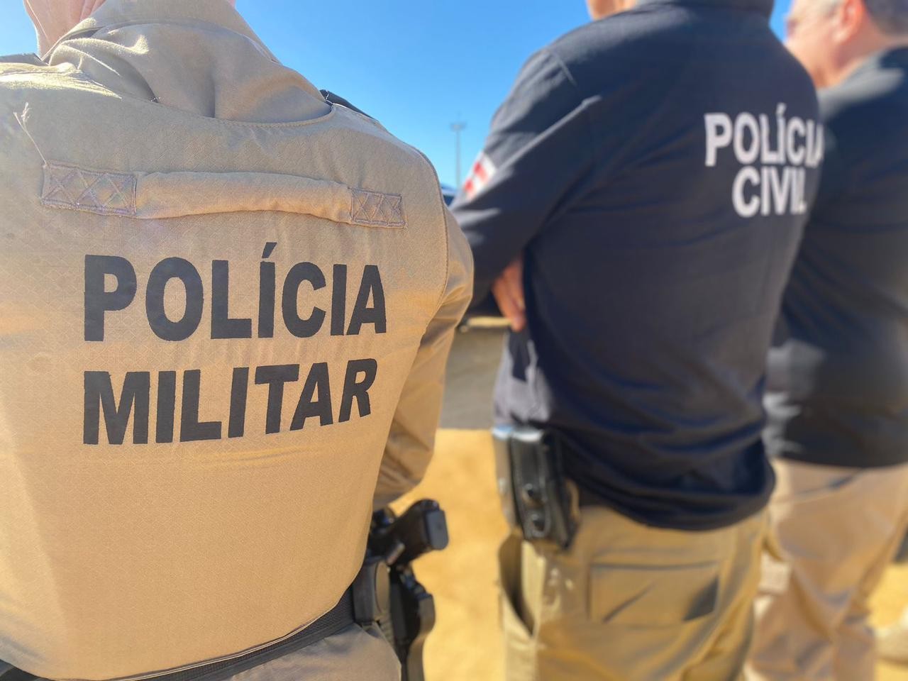 Homens morrem após ingerirem líquido que estava em garrafa de bebida; polícia investiga possível envenenamento 