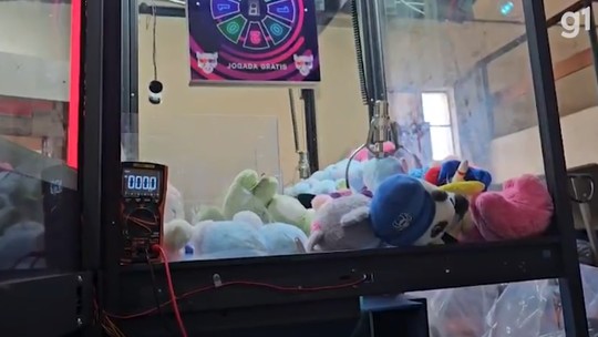 Como funciona o 'golpe da garra fraca' em máquinas de bichinhos de pelúcia - Foto: (Reprodução)
