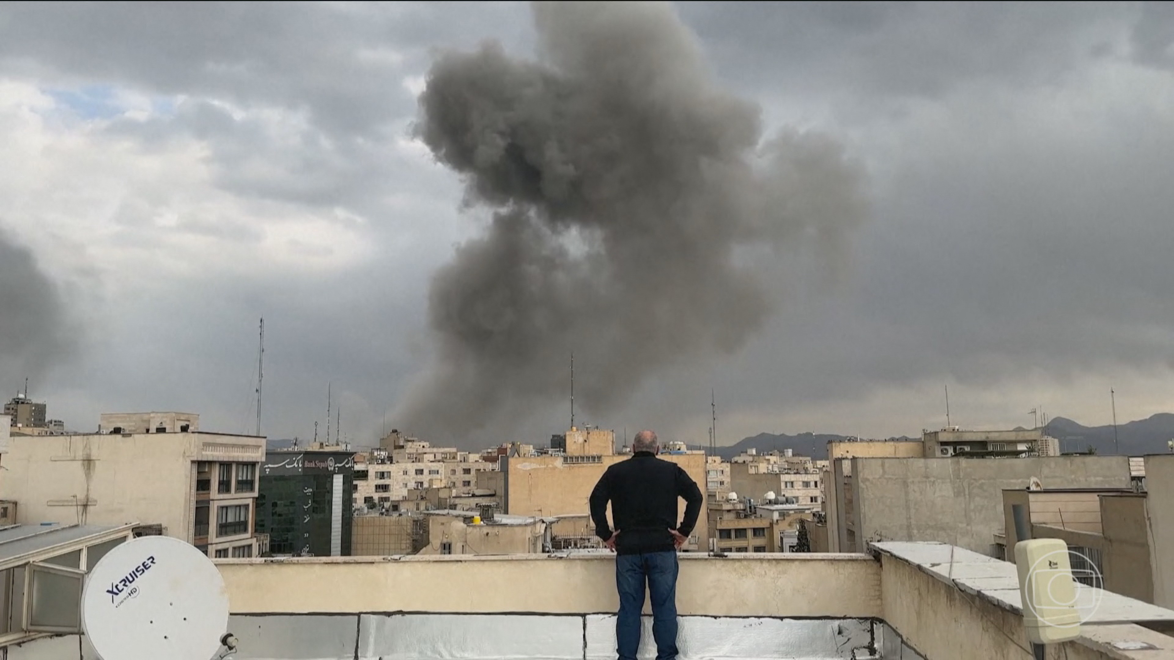 Caos no Oriente Médio: no terceiro dia de confrontos, Irã lança drones contra a maior refinaria de petróleo da Arábia Saudita