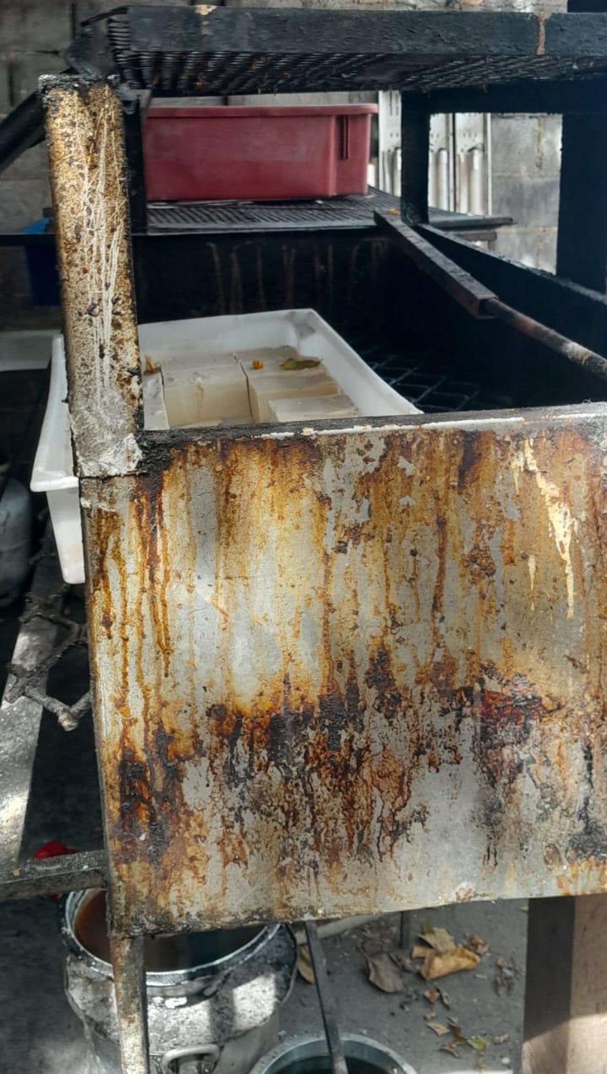 Carne e queijo estragados: Vigilância Sanitária interdita comércio de quentinhas em Maceió