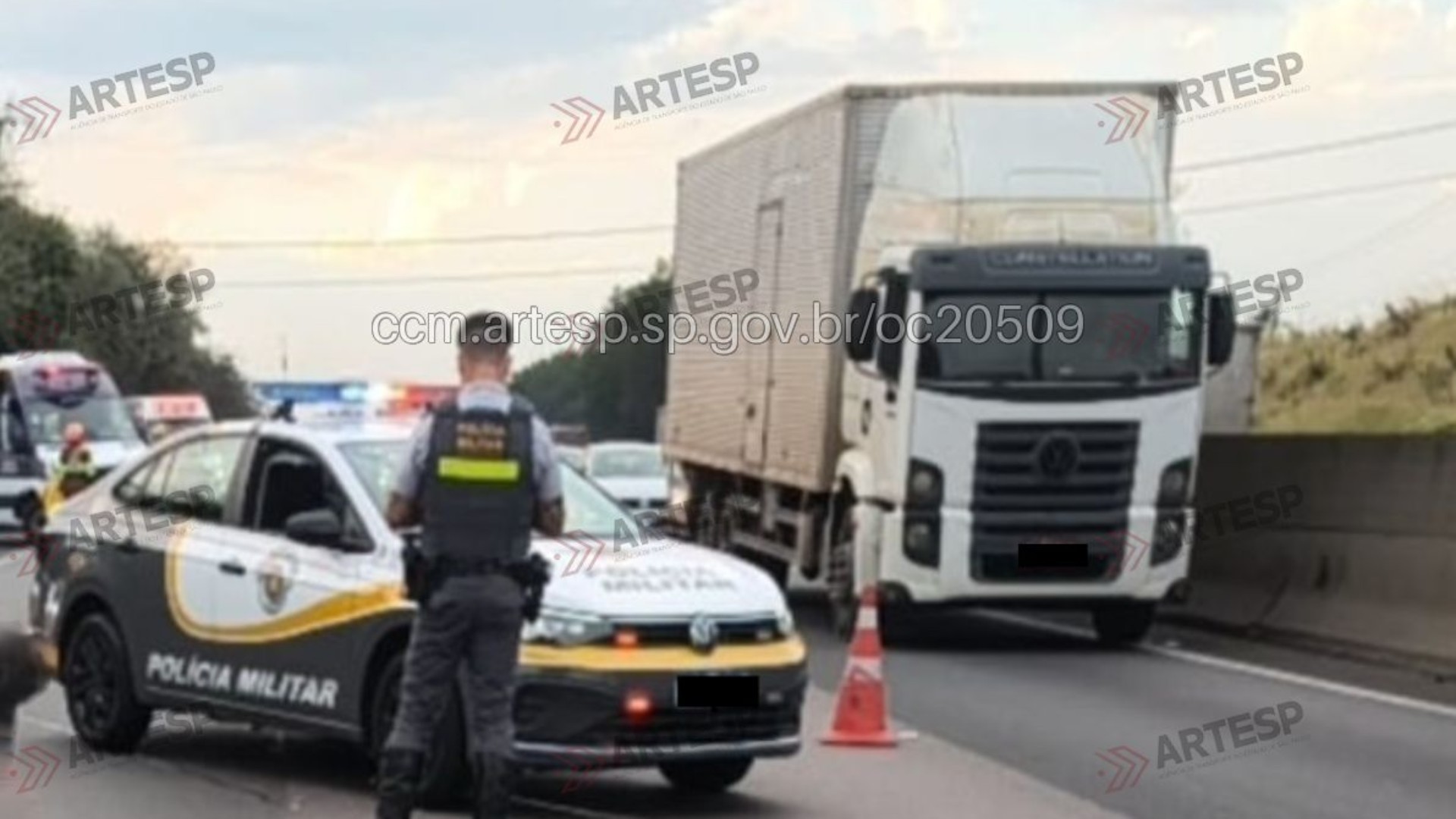 Pedestre morre ao ser atropelado por carreta na Rodovia Anhanguera em Jundiaí; motorista foge