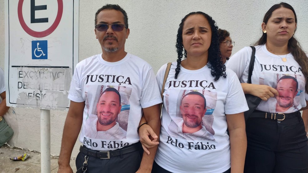 Pais de Fábio Jhonata pede Justiça pela morte do filho — Foto: Erik Maia/TV Gazeta