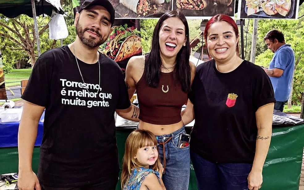 Ana Castela em pastelaria de Goiânia — Foto: Reprodução/Instagram de Sabor dos Anjos