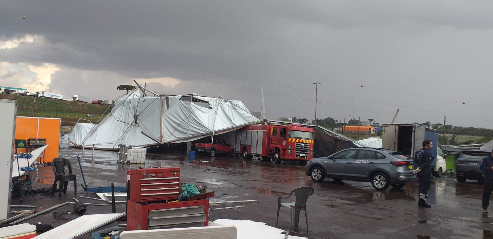 Vídeo: temporal derruba estrutura e provoca estragos no Autódromo de Cascavel durante evento de corrida