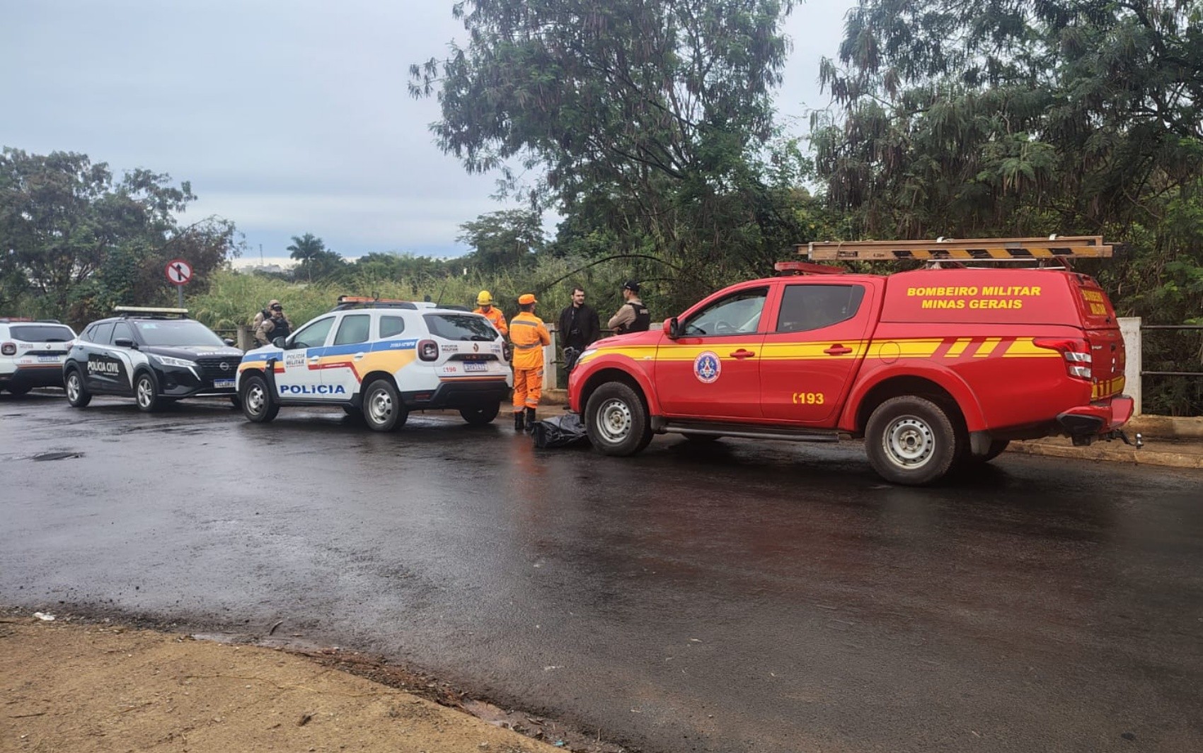 Corpo de homem é encontrado submerso em córrego em Passos, MG