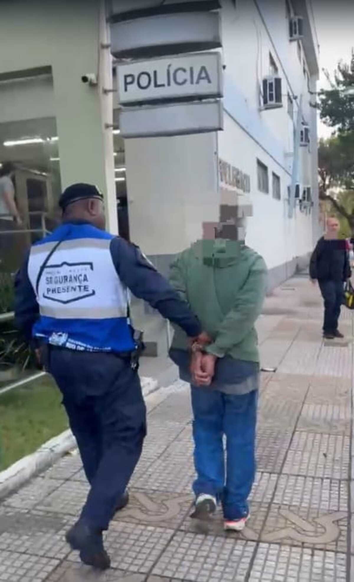 Idoso é preso por suspeita de furto em Volta Redonda