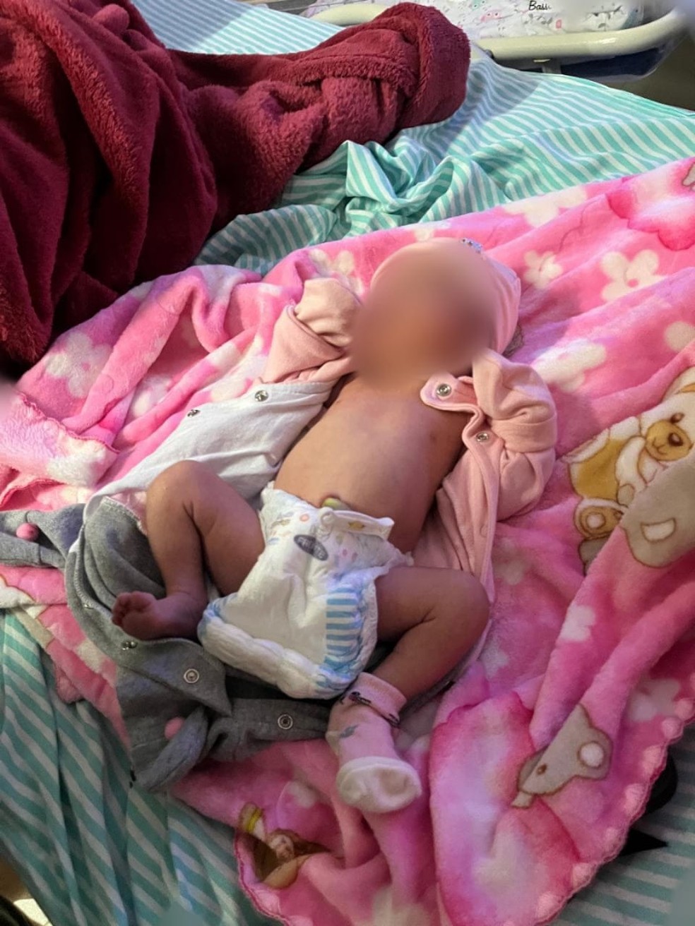 Família compartilhou foto onde bebê não apresentava nenhum sinal de machucado antes do banho no AC — Foto: Arquivo pessoal