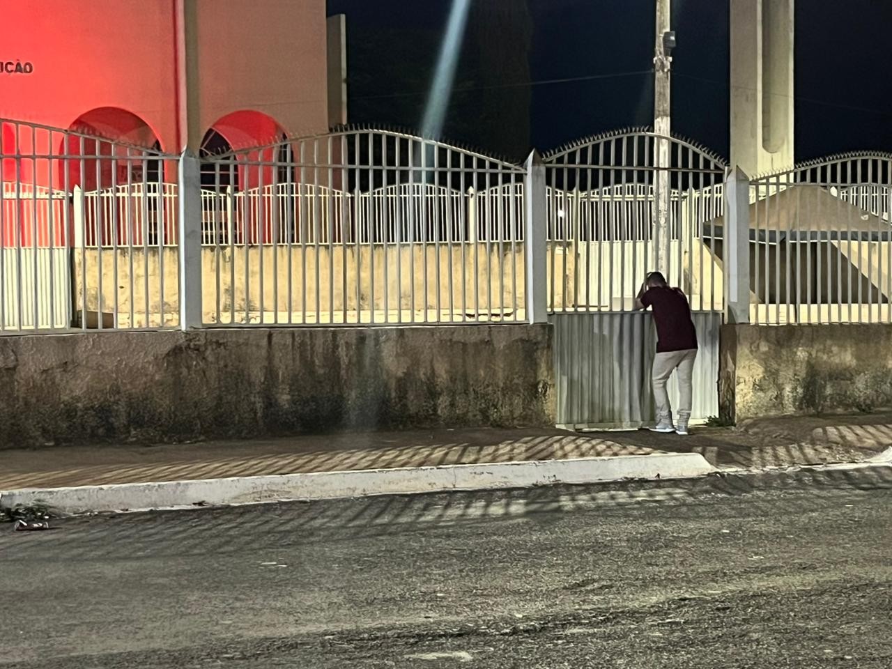 Crime da 113 Sul: inocentado após 15 anos, Francisco Mairlon visita igreja após deixar a Papuda