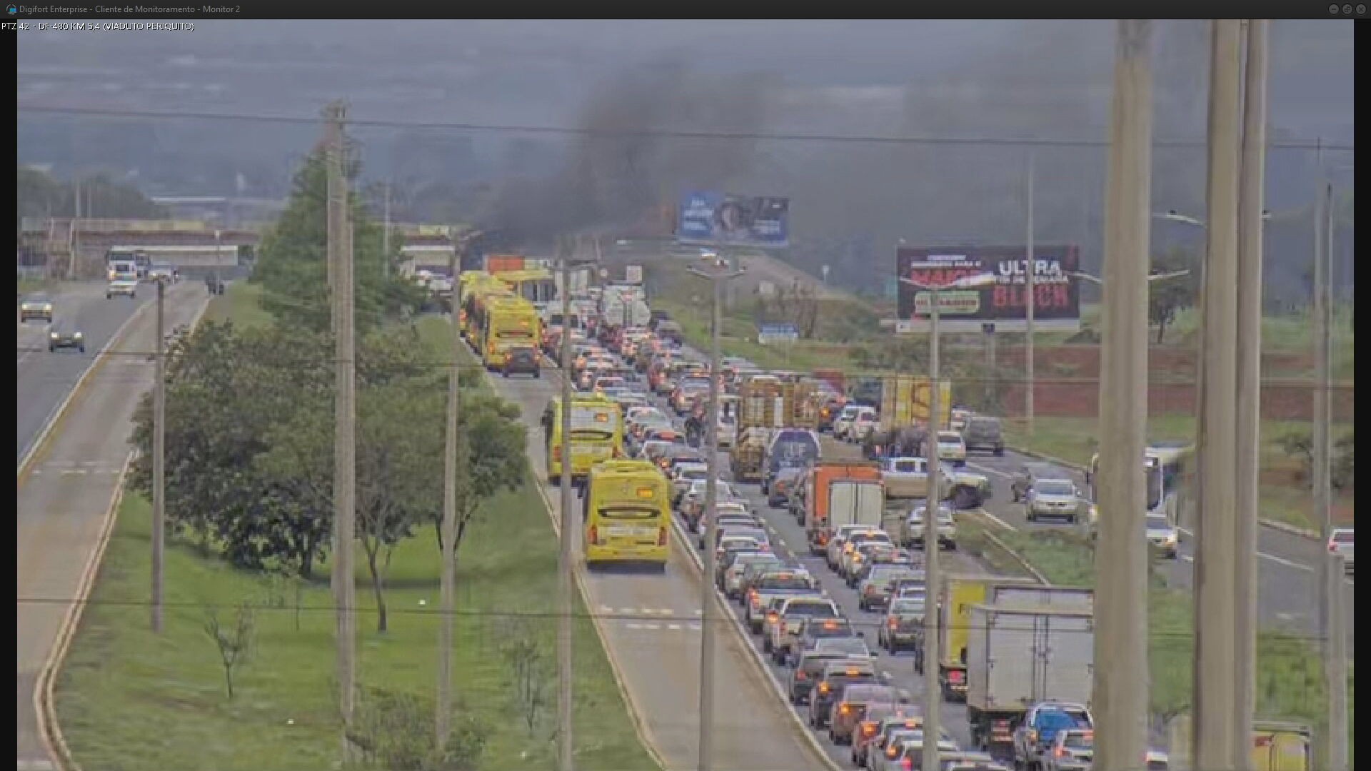 Protesto na DF-480 bloqueia trânsito na manhã desta quinta