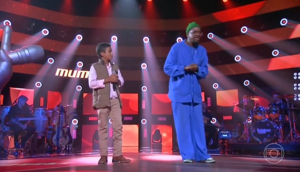 Luiz Gustavo e Mumuzinho no The Voice Kids  — Foto: Rede Globo 