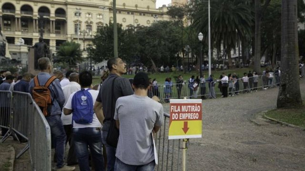 G1 - Desempregados tentam salvar o ano trabalhando pela 1ª vez de papai noel  - notícias em São Paulo