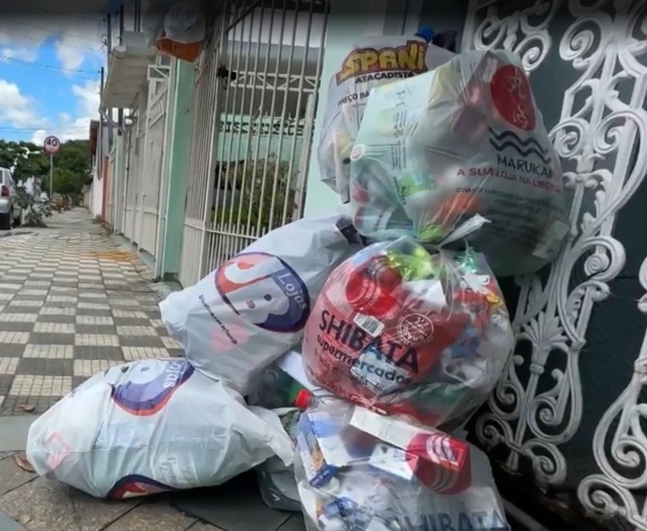 Coletores de lixo decidem manter paralisação em Jacareí; bairros têm lixo acumulado