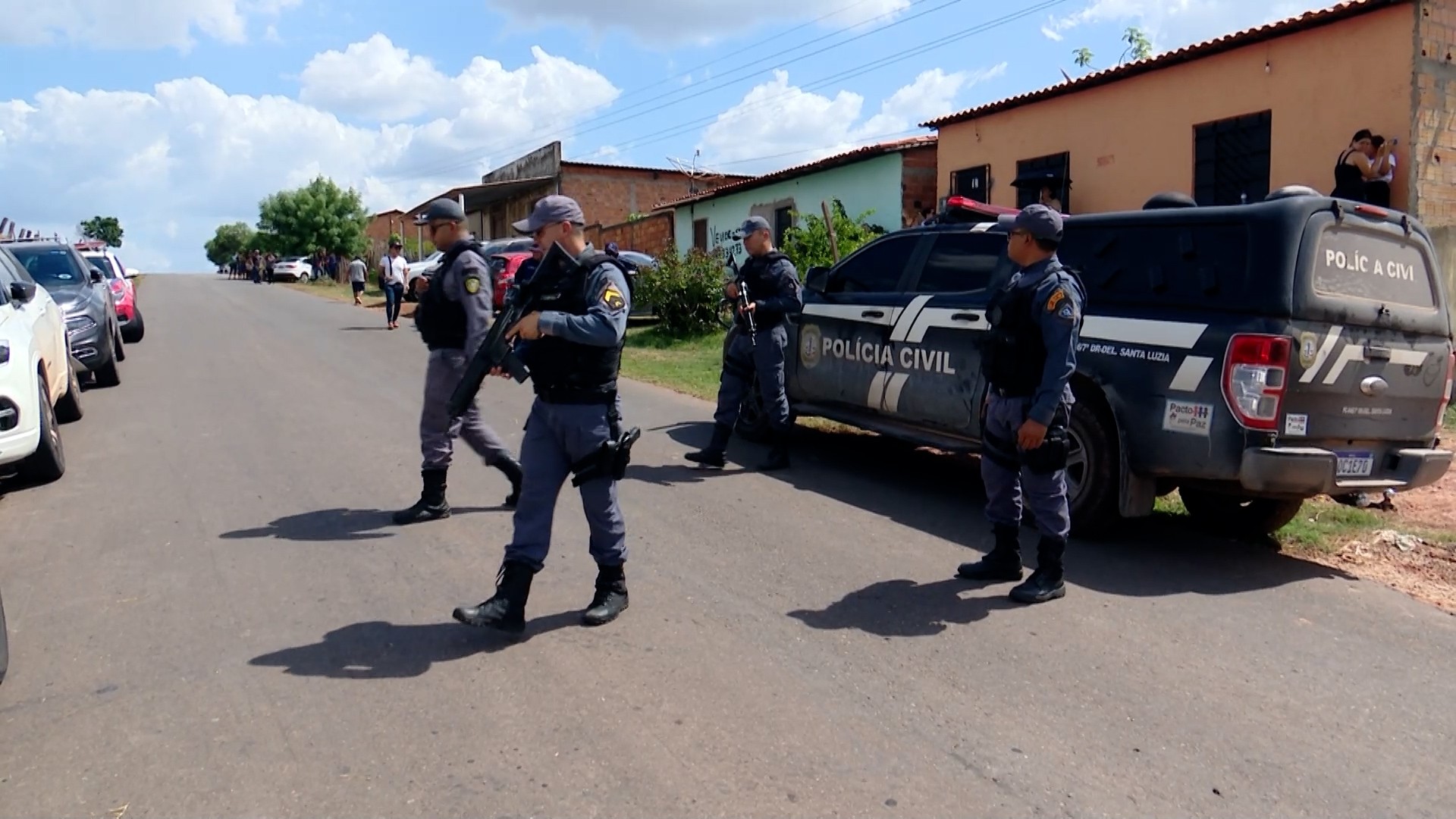 Perícia realiza reconstituição do assassinato de Adriana Oliveira sem a presença dos presos pelo crime