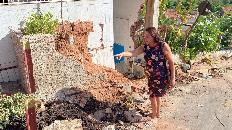 Aposentada quase foi atropelada por caminhão que matou 3 pessoas da mesma família no Ceará. — Foto: Isaac Macedo/TVM
