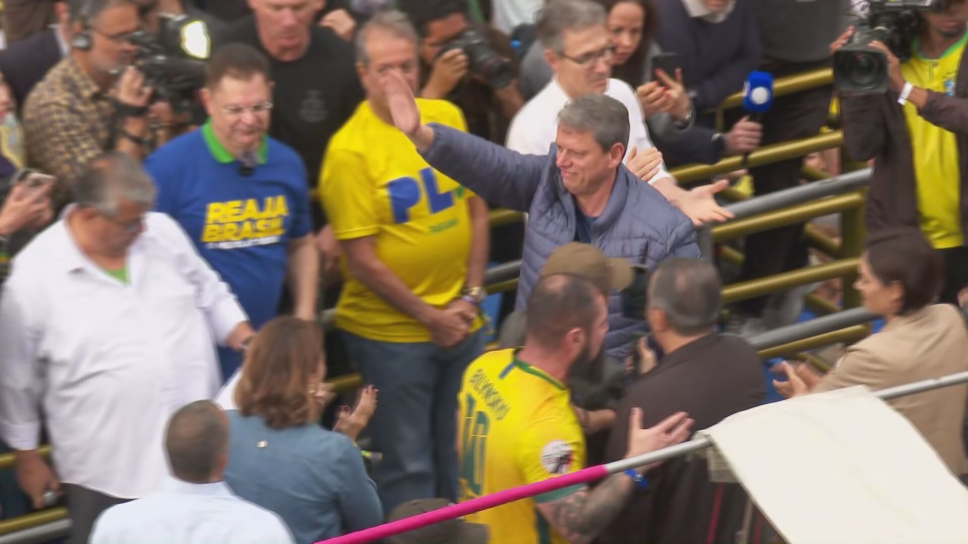 Bolsonaristas afinam texto de anistia ampla e aguardam Tarcísio na semana que vem para avançar nas negociações 