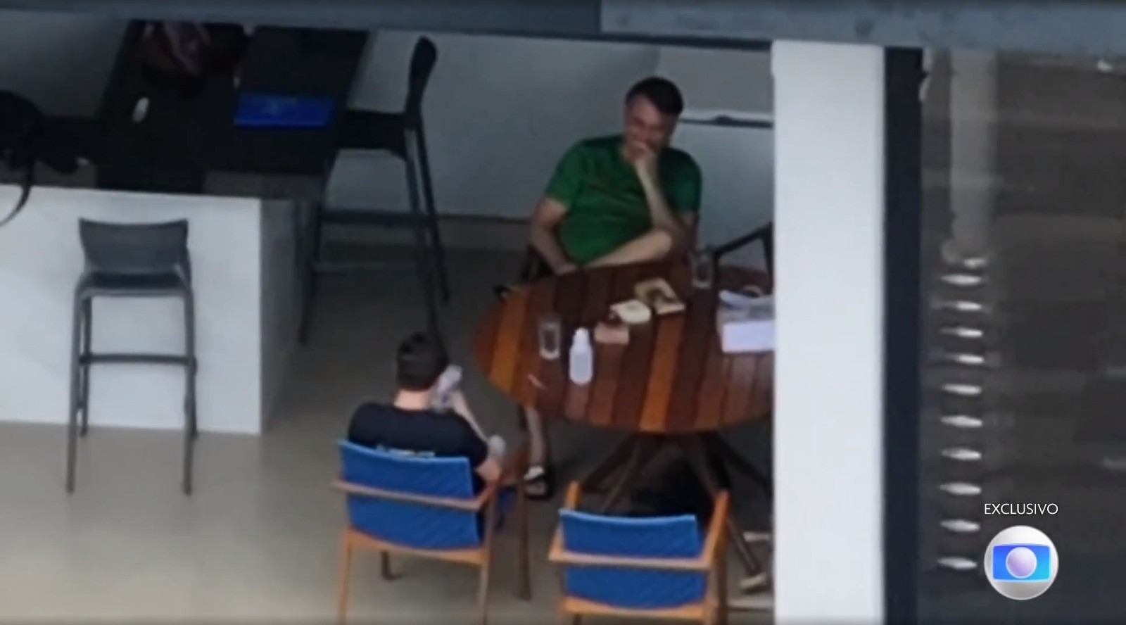 Moraes intima defesa de Bolsonaro a explicar uso de celular por Nikolas Ferreira durante visita