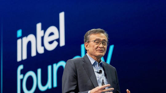 Trump ataca CEO da Intel e pede sua renúncia; ações da empresa caem - Declaração do presidente norte-americano ocorre após questionamentos sobre investimentos de Lip-Bu Tan em empresas ligadas à China.