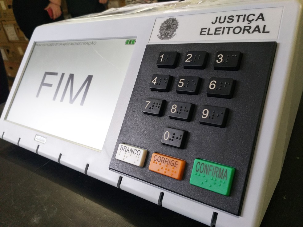 Justiça Eleitoral bate recorde de cadastros em último dia de regularização  - Politica - Estado de Minas