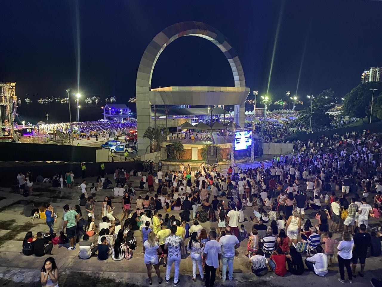 ‘Sunset do Trabalhador’ tem shows de Caprichoso, Garantido e Uendel Pinheiro na Ponta Negra