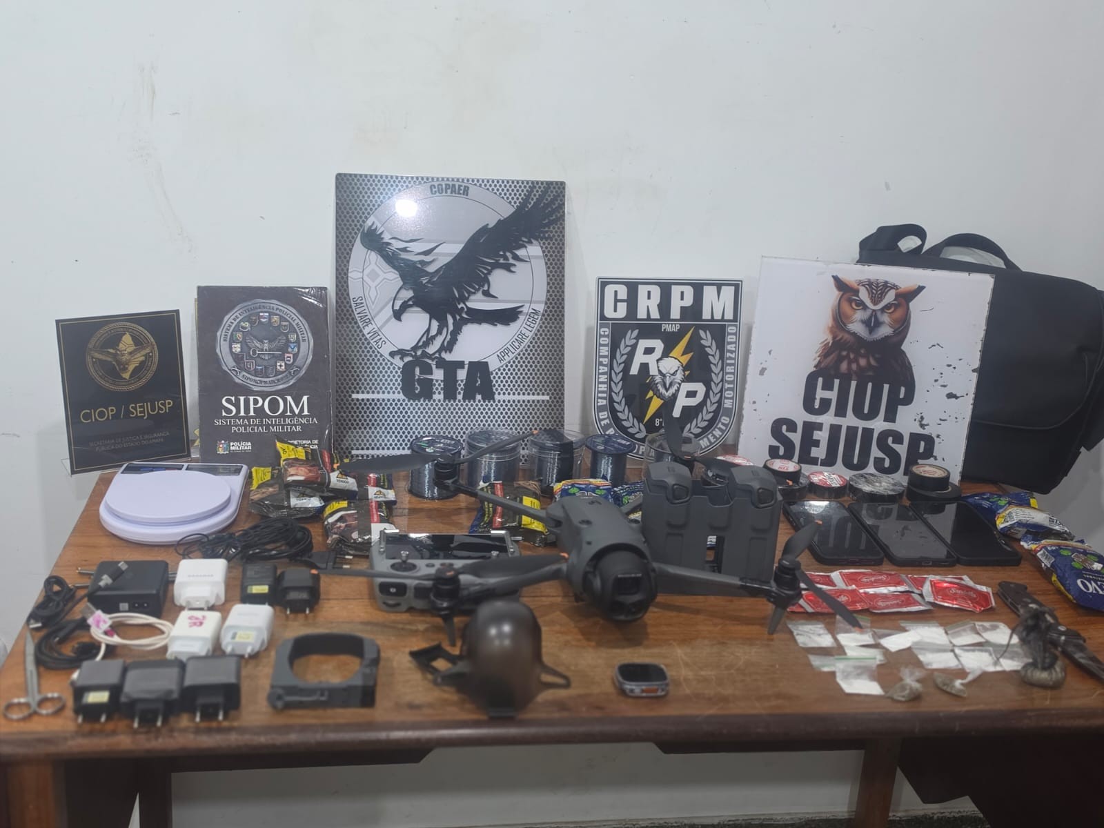 Após fuga pela mata, suspeito é preso por arremessar drogas em drone para presídio no AP