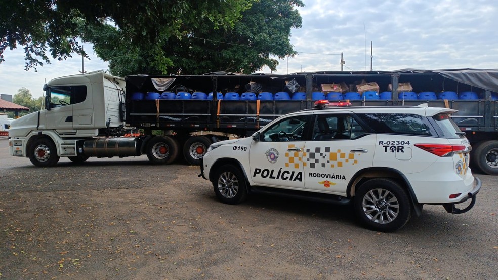 Motorista foi preso em flagrante por descaminho — Foto: PMR/Divulgação