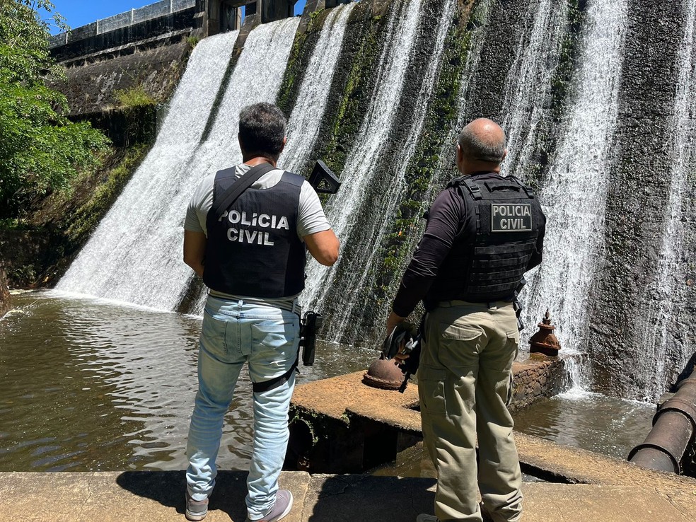 Polícia Civil e Corpos de Bombeiros procuram jovens desaparecidos no caso ferro-velho — Foto: Ascom/Marcelo Correia