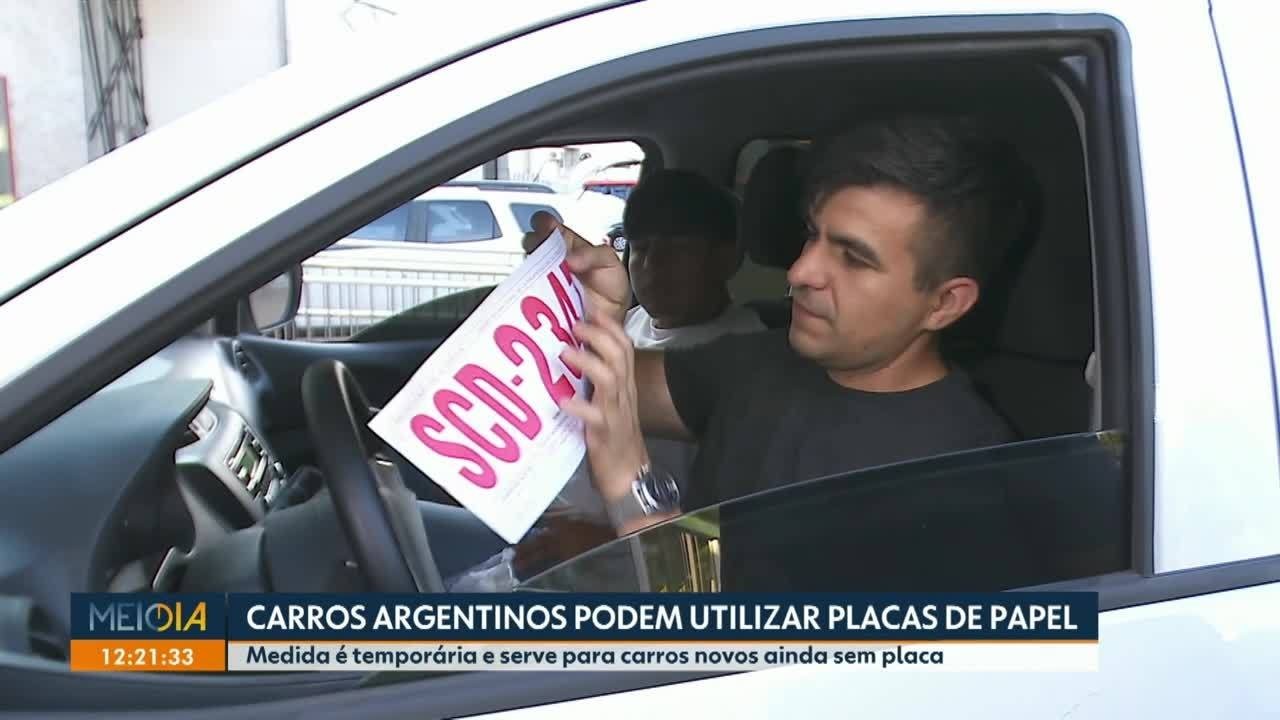 Carros argentinos com placas de papel: veja regras para circulação no Brasil