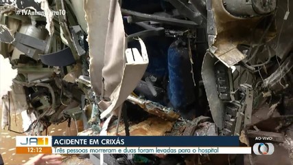 Ônibus fica destruído após cair de ponte em rio e deixar três pessoas mortas