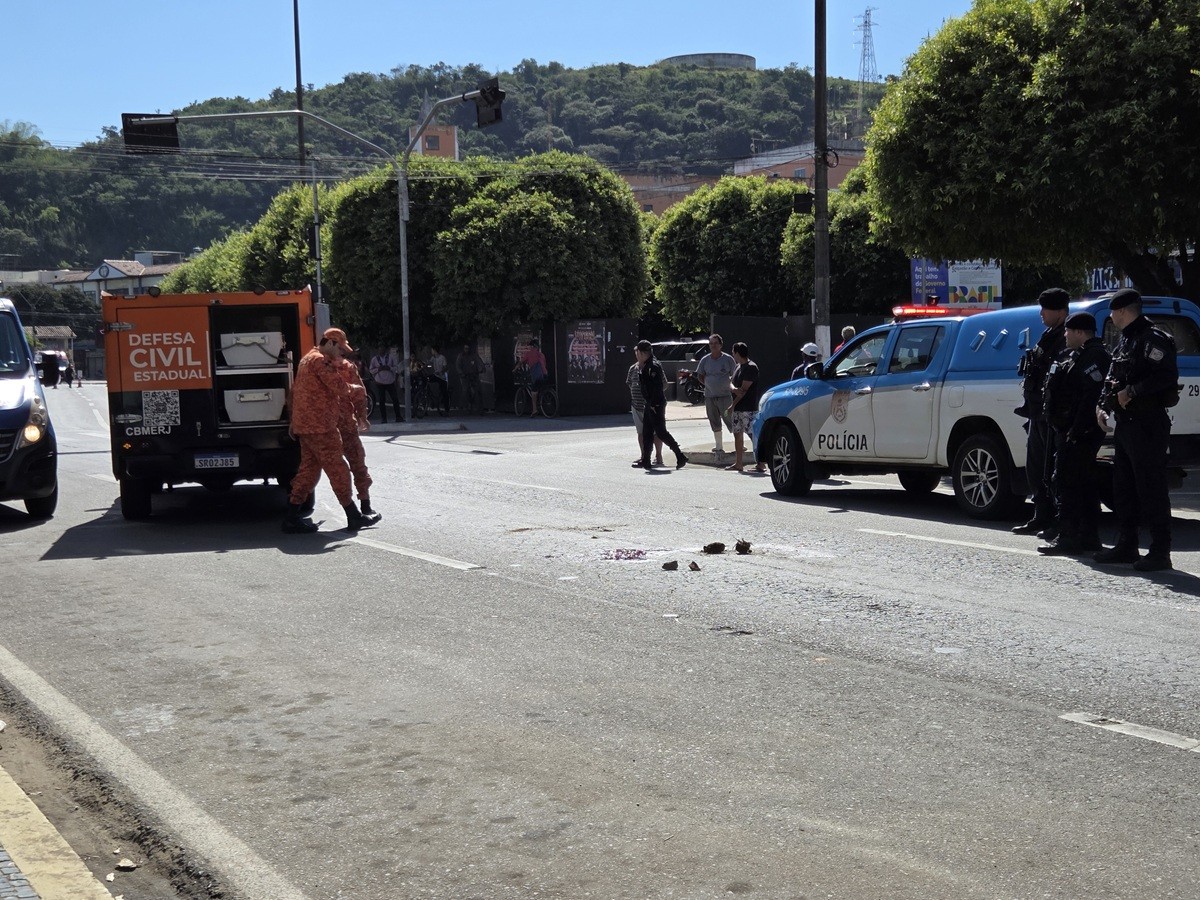Vídeo: idoso morre atropelado ao atravessar em frente a carreta no trânsito em Itaperuna