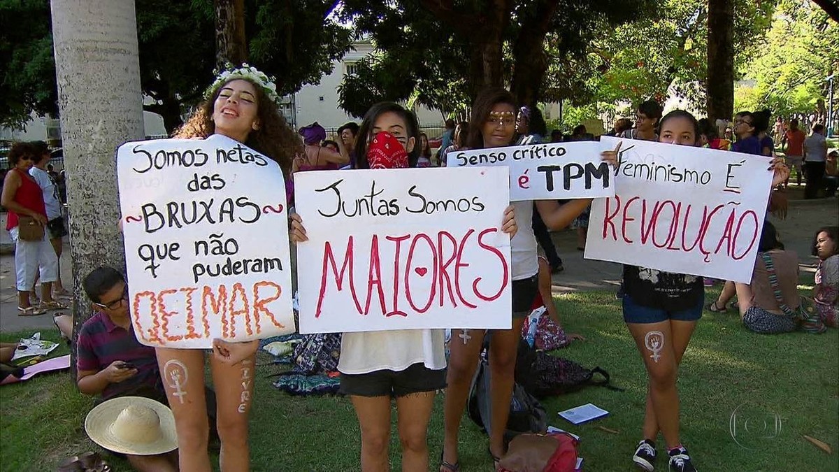 Em marcha no Recife, mulheres protestam pelo fim do machismo e da ...