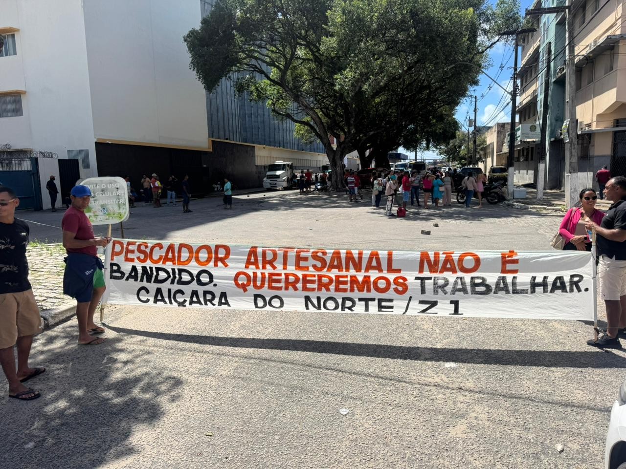 Protesto em Natal: pescadores cobram liberação de captura e venda de ovas do peixe-voador