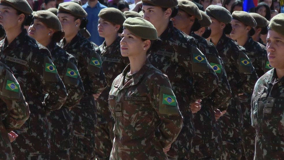Mulheres se formam pela primeira vez como soldados no Exército Brasileiro, em 28 de abril de 2026 — Foto: TV Globo