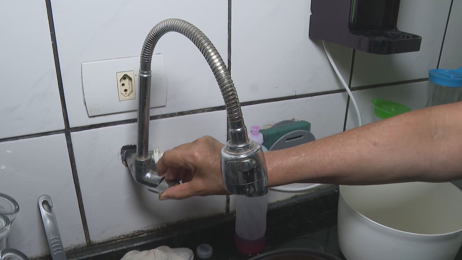 Moradores do Jardim Catanduva, na Zona Sul de SP, enfrentam falta de água na semana do Natal