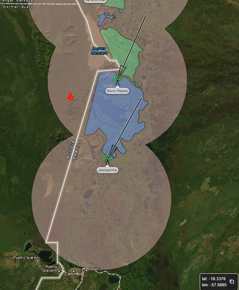 Linha branca aponta a fronteira que divide a área brasileira, em Mato Grosso do Sul, da área boliviana atingida pelo fogo. — Foto: IHP/Divulgação