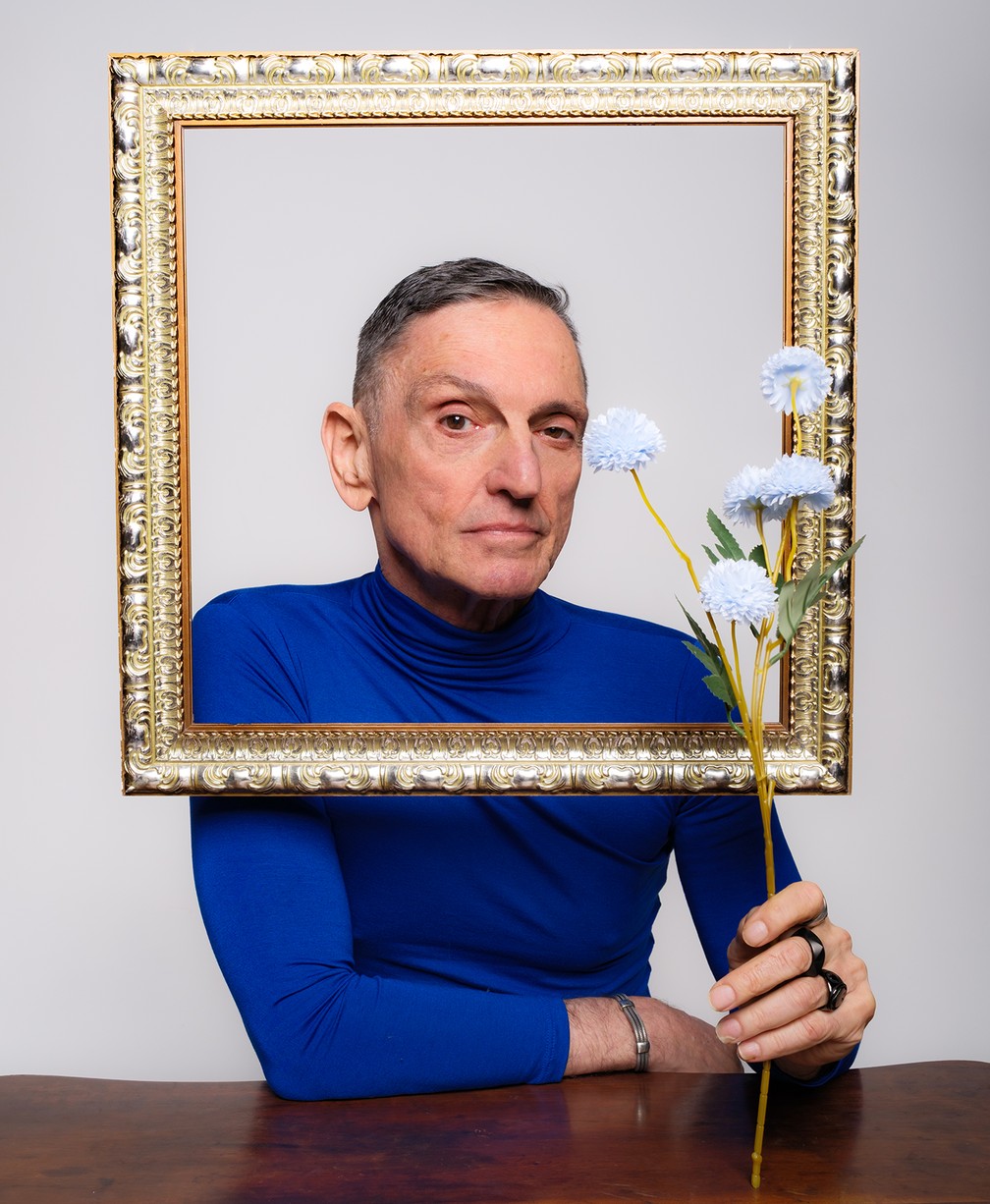 Paulo Miklos lança em 22 de maio o primeiro álbum como intérprete, 'Coisas da vida' — Foto: Jorge Daux / Divulgação