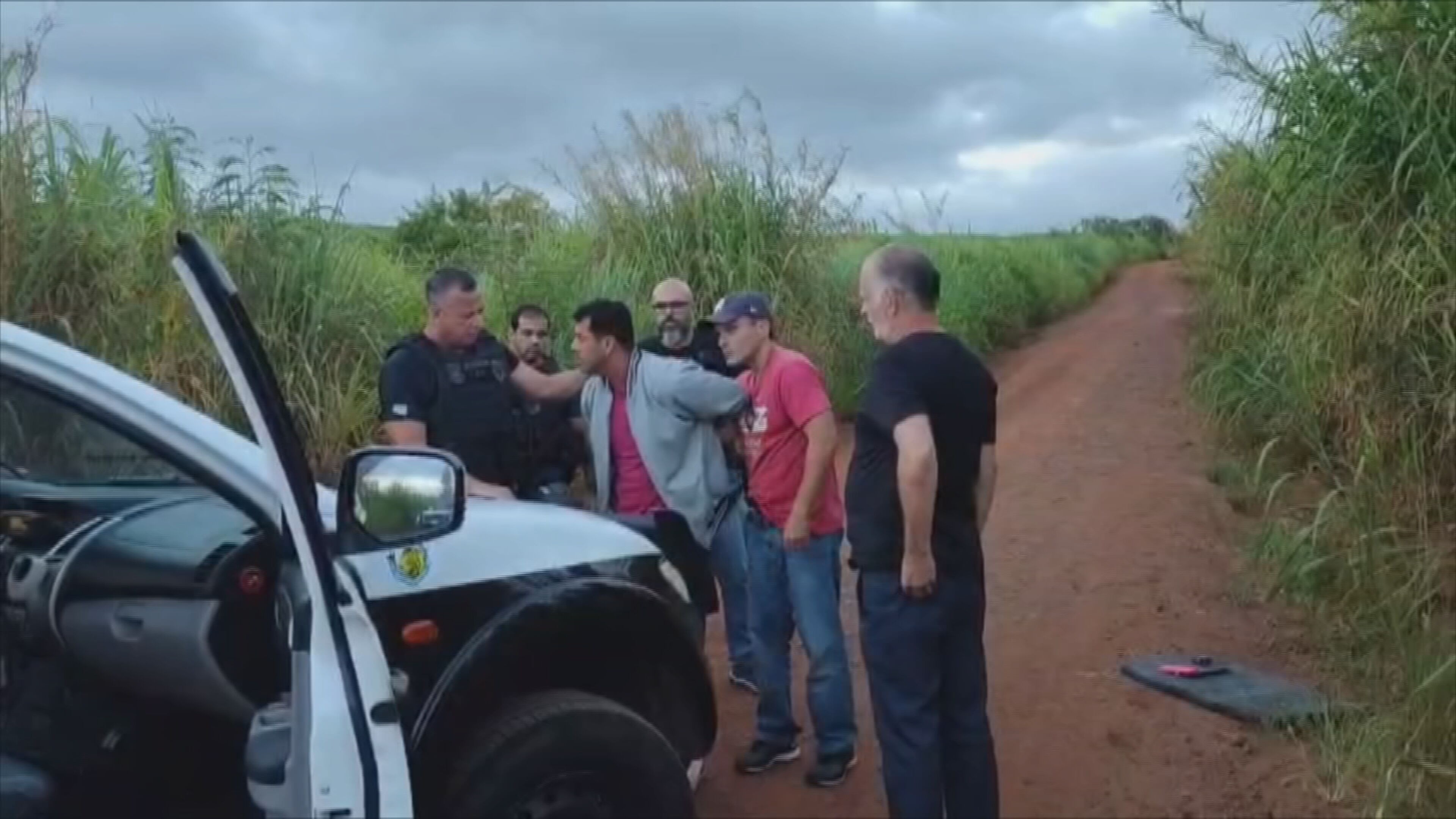 Suspeito de matar homem, balear ex-companheira e fugir com filho de 8 anos em Botucatu é preso; criança foi enctregue à Polícia Civil