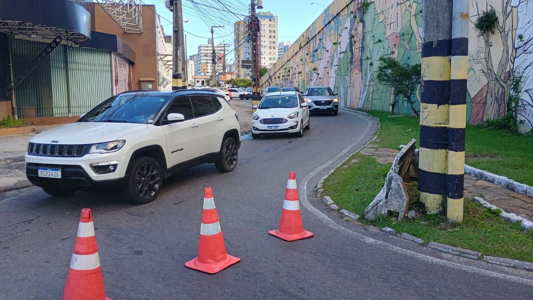 Parte inferior do viaduto da Avenida Francisco Porto em Aracaju é interditada
