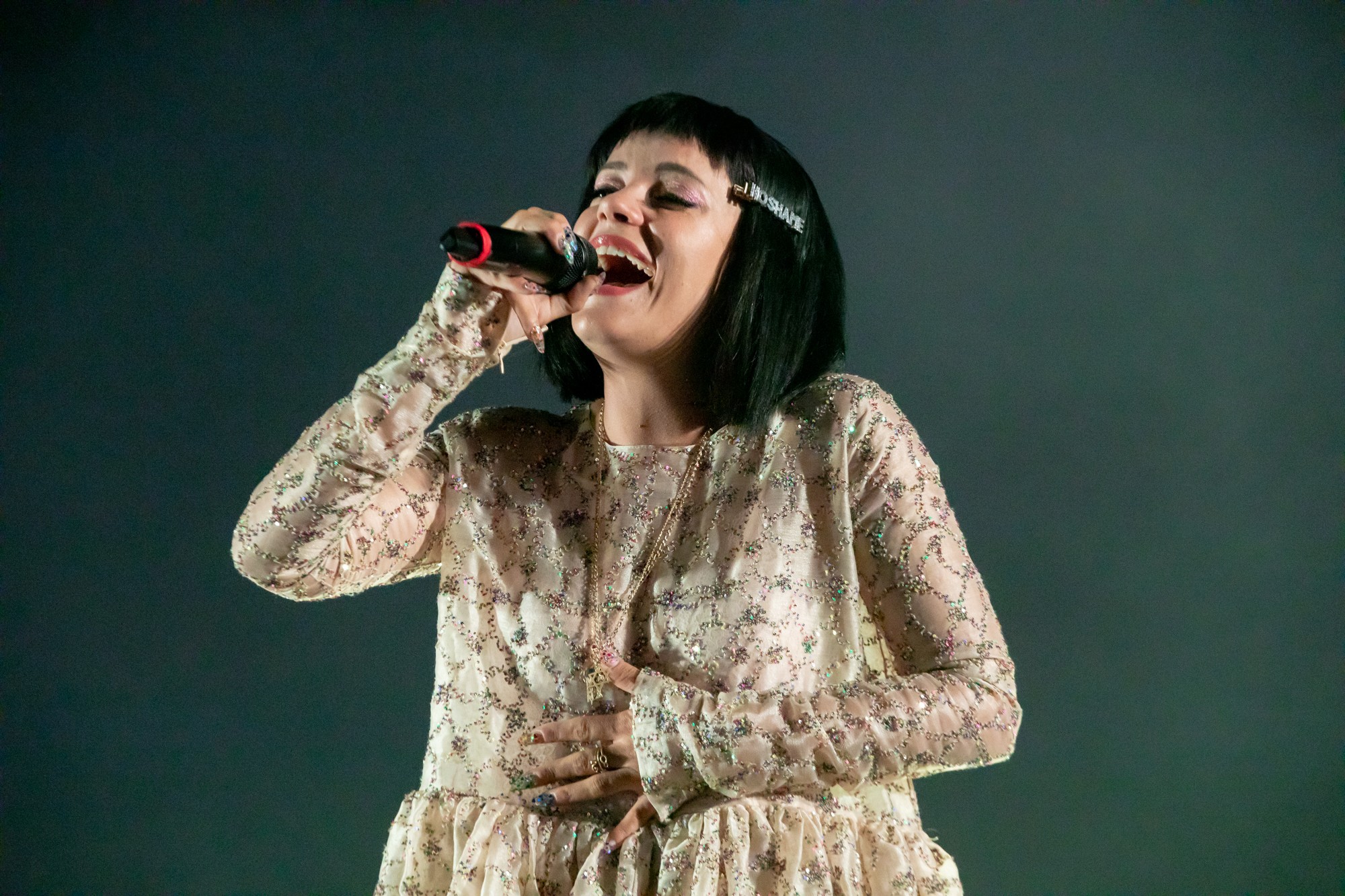 Lily Allen posta que quer 'dançar com gays' e 'conhecer a Patixa' após confirmar show em SP