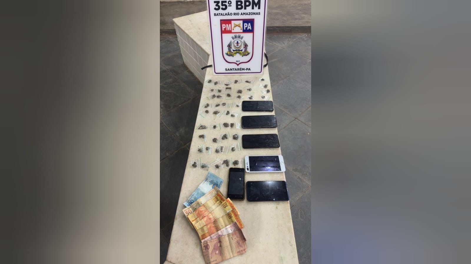 Polícia Militar apreende drogas em residência na Nova República e apresenta dupla na delegacia