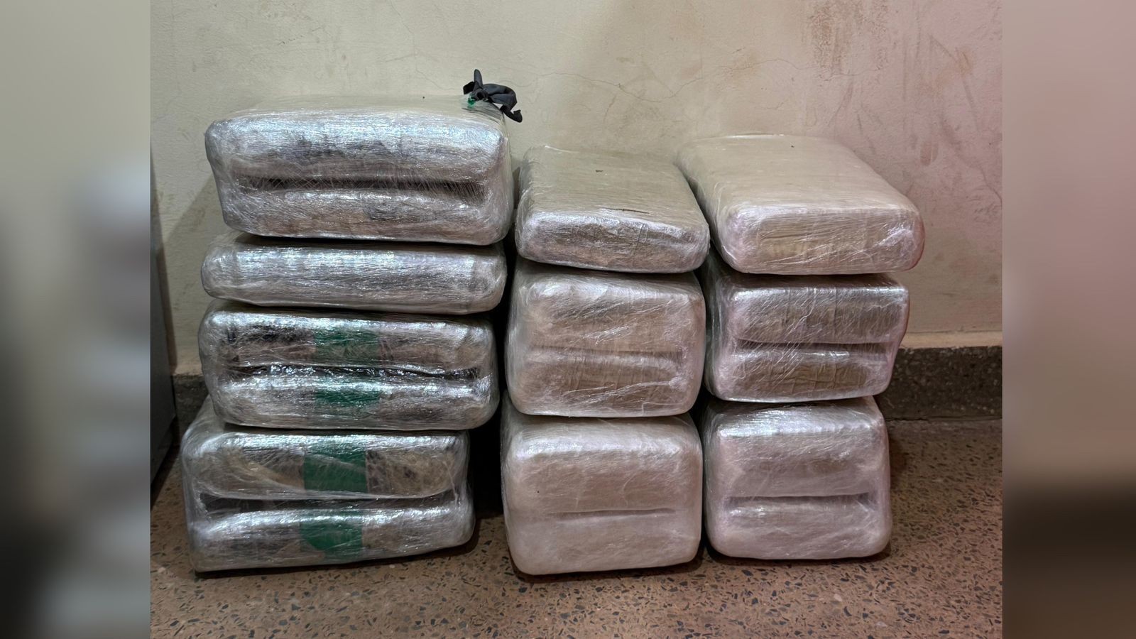 Dupla é presa com quase 20 kg de droga na PA-257, em Juruti