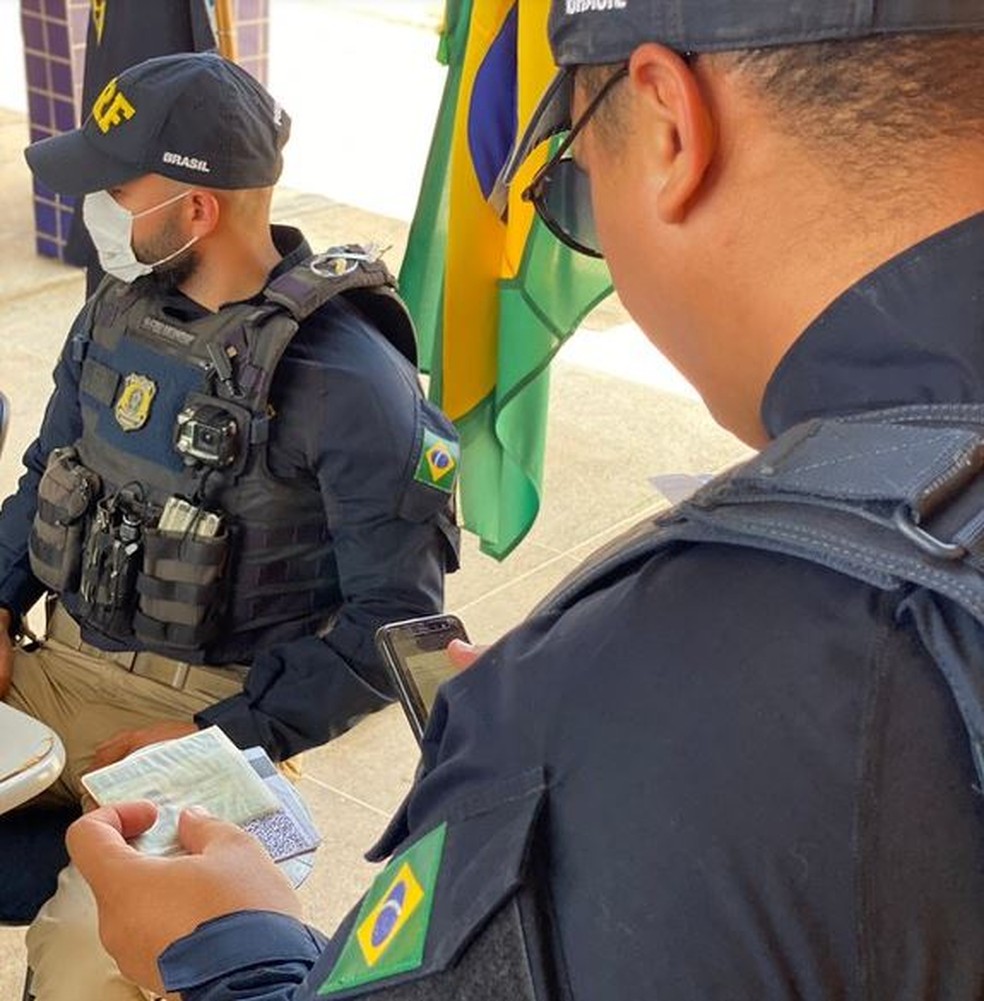 Foragido é preso pela PRF dirigindo ônibus na BR-116, em Icó. — Foto: PRF/ Divulgação