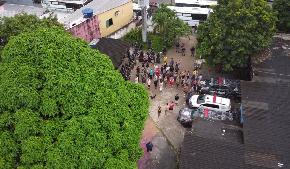 Imagens mostram movimentação para desativar unidade prisional e transferir mais de 70 policiais no Amazonas