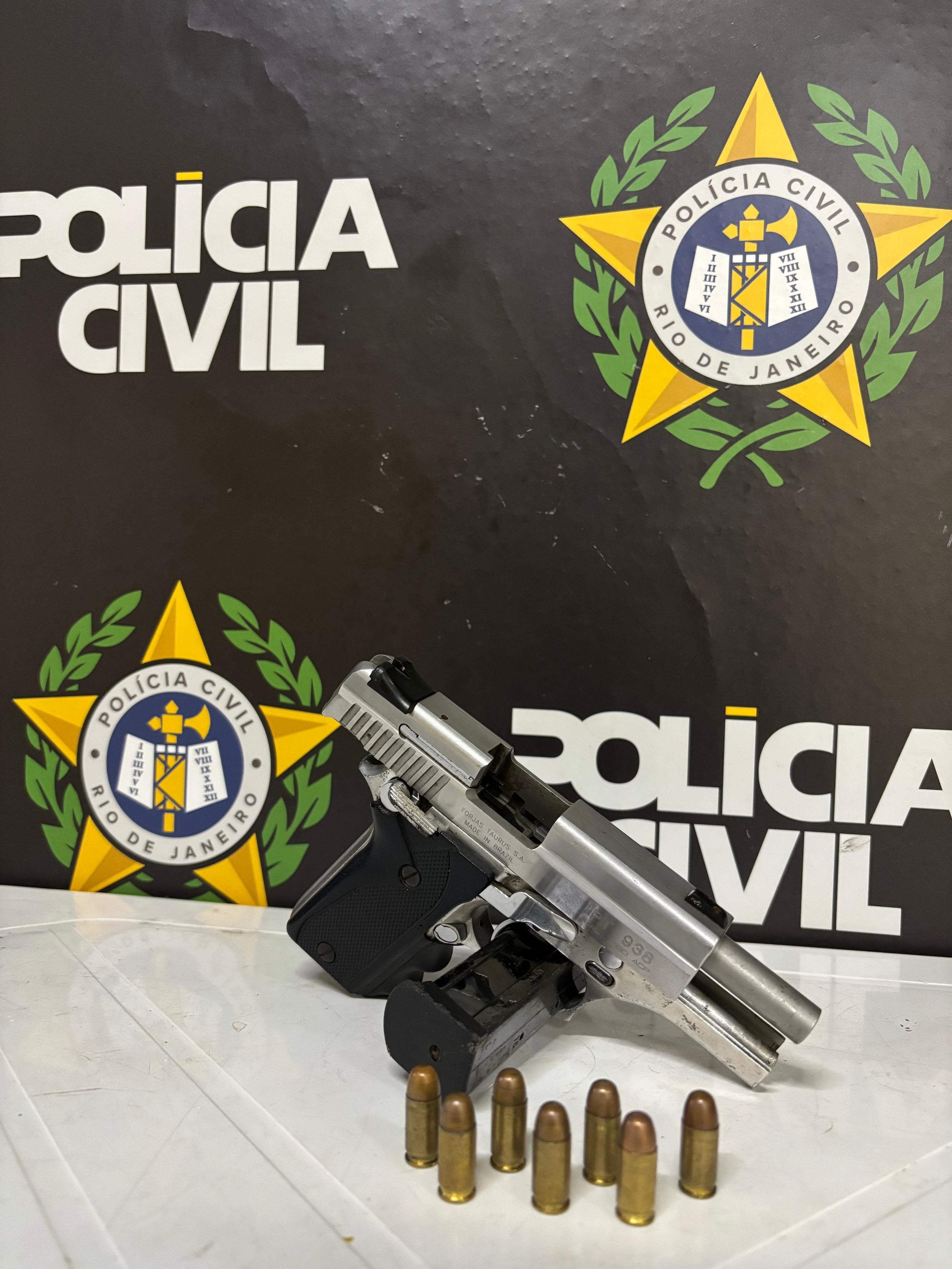 Foragido por homicídio atira contra policiais em Barra Mansa