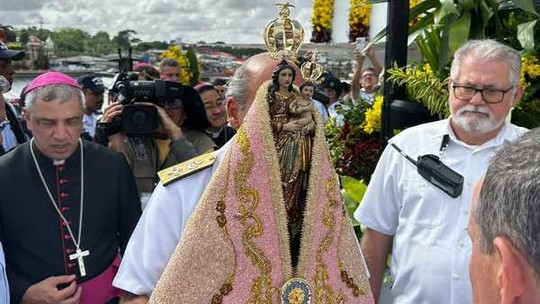 Imagem peregrina chega ao navio da Marinha para dar início à Romaria Fluvial